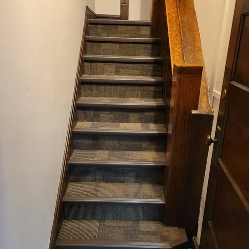 Carpet installation on stairs